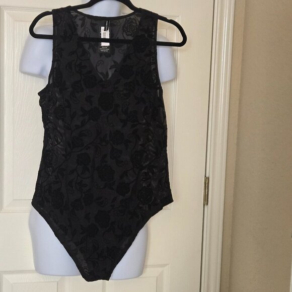 Torrid Flocked Mesh V-Neck Bodysuit black - Picture 4 of 5